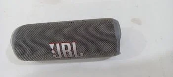 Foto 3 de Speaker Potencia Watts No Tiene Marca Jbl Sin Control Modelo Flip 6 Usado En Buen Estado Sin Caja Acc Sin Cable Usb