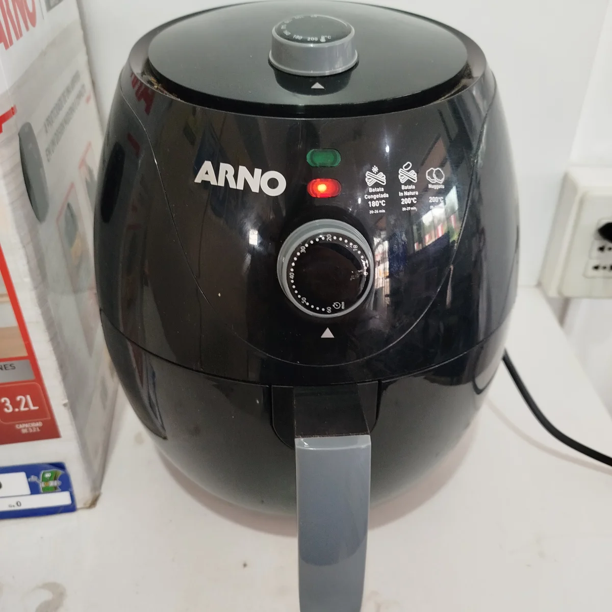 Foto 2 de Fritadora Marca Arno Modelo Ey1228b8 Usado Con Desgaste Acc En Caja
