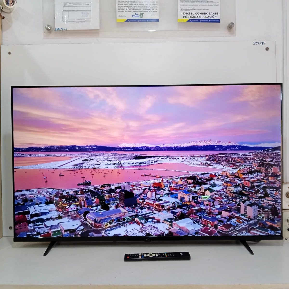 Televisor Led Smart De 50 '' Marca Jam Modelo Ultrasgtm-50gfs Con Control Usado En Buen Estado Acc Par De Patitas