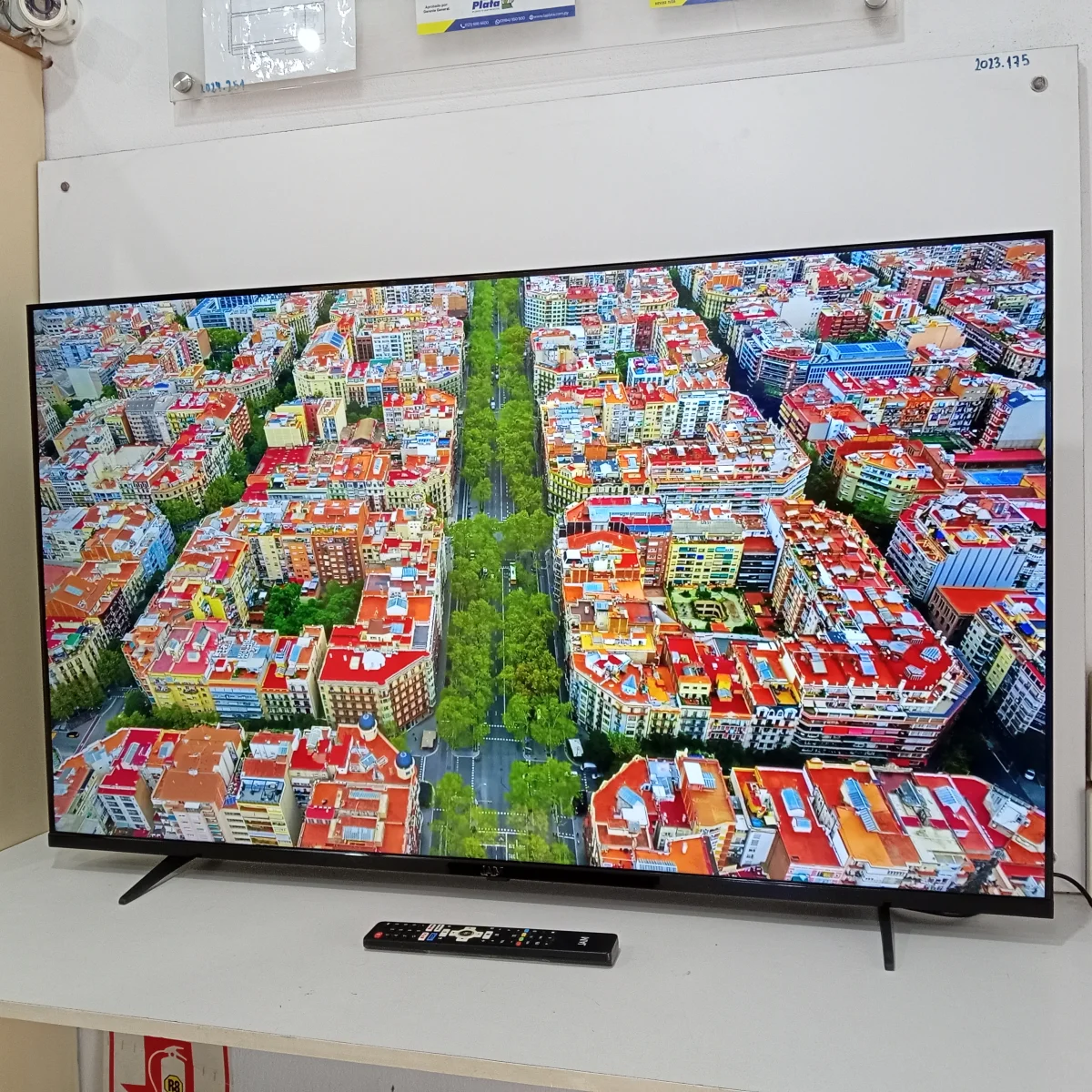 Foto 3 de Televisor Led Smart De 50 '' Marca Jam Modelo Ultrasgtm-50gfs Con Control Usado En Buen Estado Acc Par De Patitas