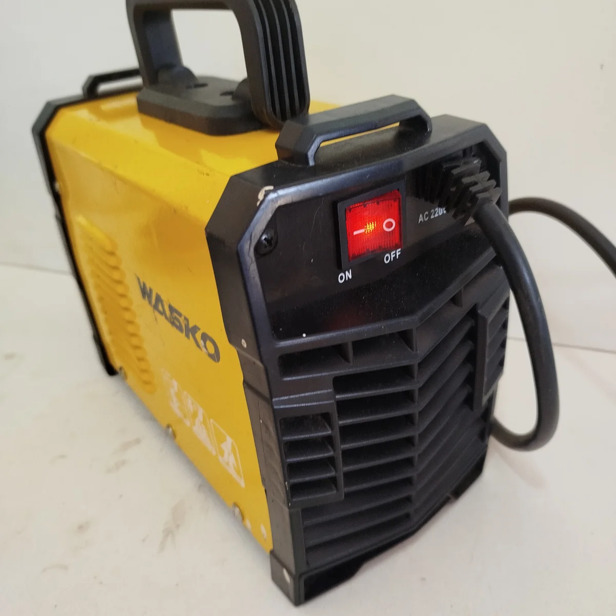 Foto 3 de Soldador Marca Wasko Modelo Wel8200m2x Usado En Buen Estado Acc Con Pinza Negativo Y Positivo