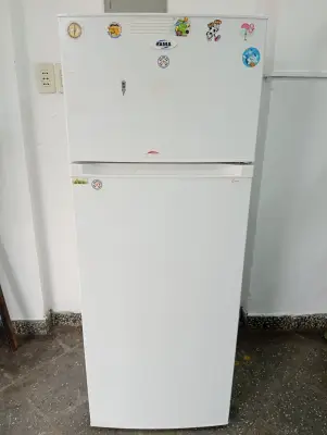 Heladera Marca Fama Modelo H-300 Usado En Buen Estado Litros 300 Acc 4 Bandeja De Vidrio 3 Porta Botellas Verdulera