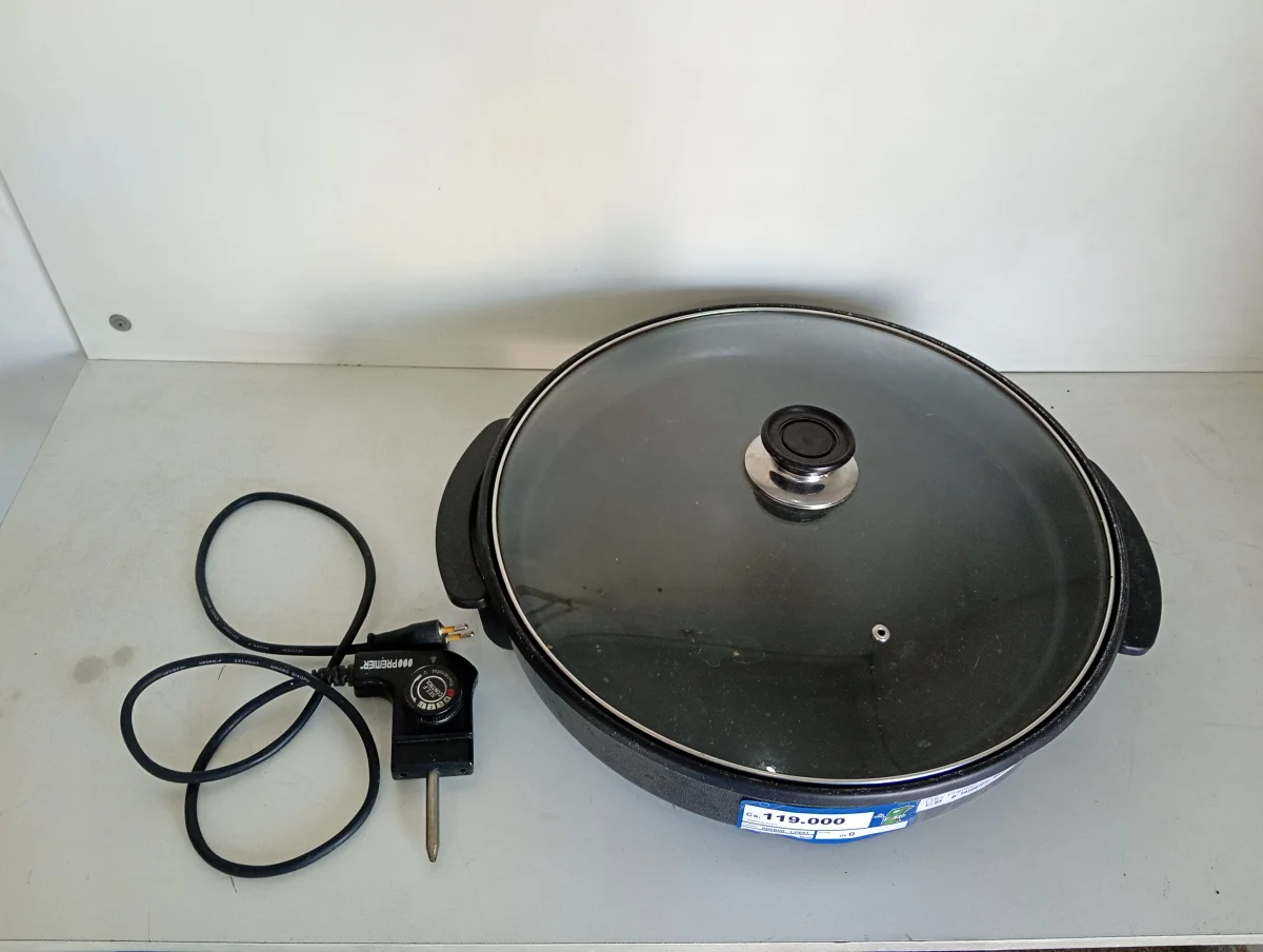 Foto 2 de Olla Marca Premier Modelo Ed-3690 Usado En Buen Estado Con Cable Corriente Con Regulador De Temperatura Tipo Inducción Acc Con Tapa De Vidrio