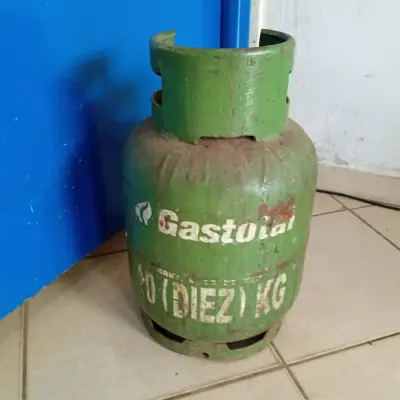 Garrafa Cap 10 Kg. Marca Gas Total Usado Con Desgaste Color Verde Acc No Tiene