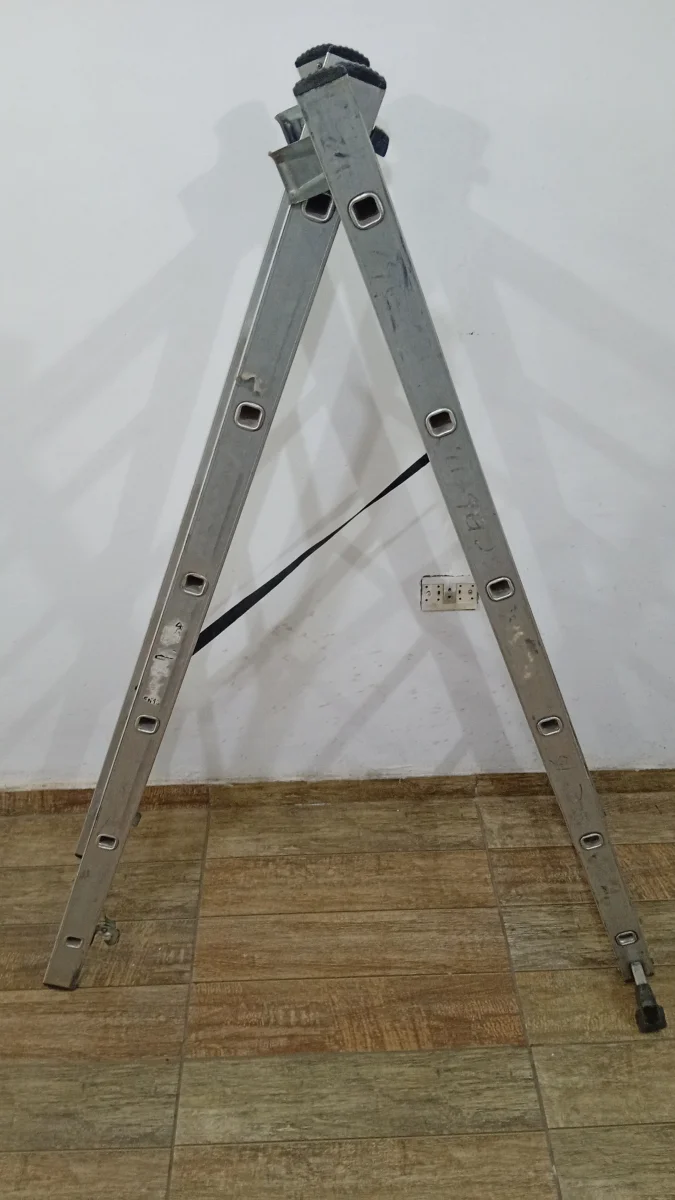 Escalera Marca No Tiene Altura 3 M Cap 120 Kg. Usado Con Desgaste Acc No Tiene