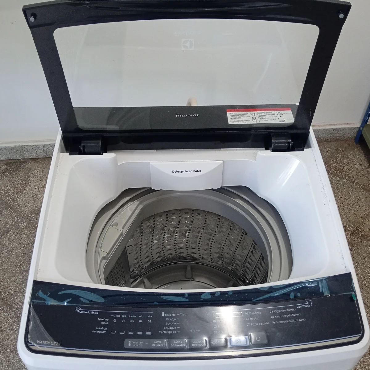 Foto 3 de Lavarropas Cap 10 Kg. Marca Electrolux Modelo Ewiw95f Usado En Buen Estado Acc Manguera Para Carga Y Descarga