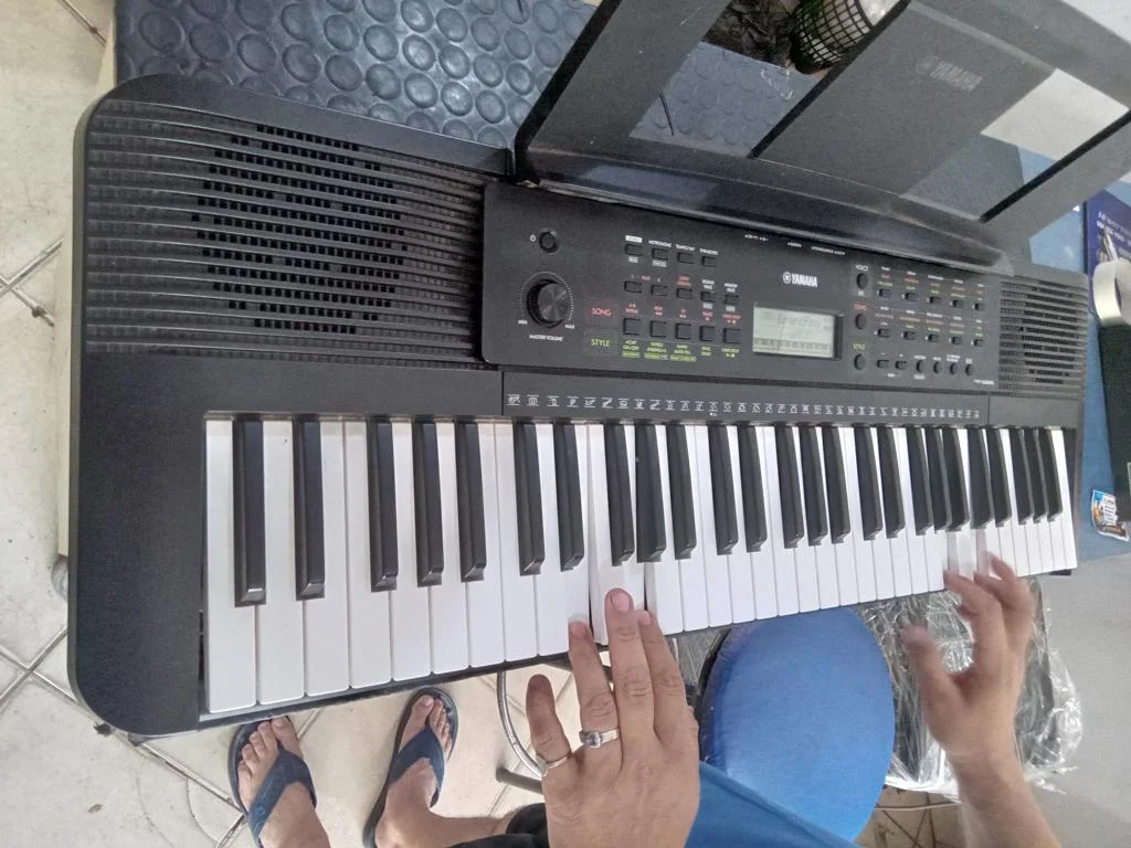 Organo Musical Marca Yamaha Modelo Ps-E283 Usado En Buen Estado Acc Porta Libro