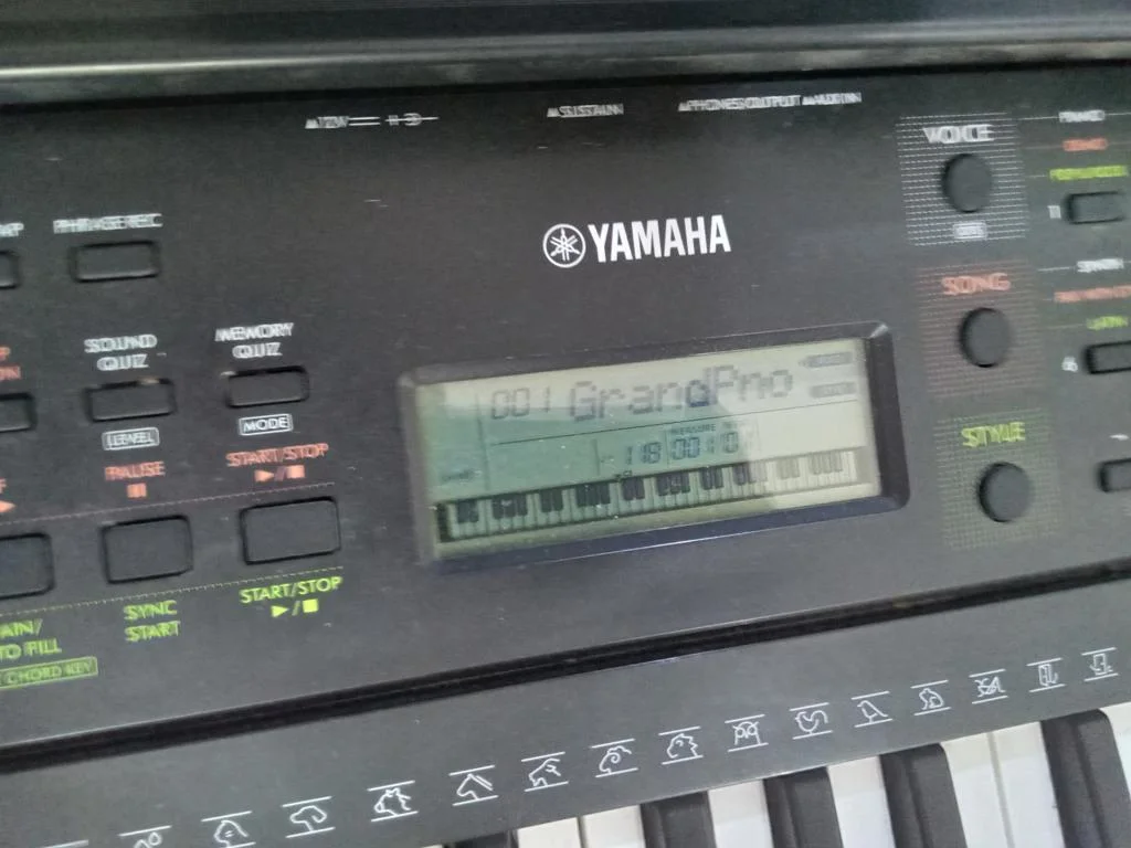 Foto 2 de Organo Musical Marca Yamaha Modelo Ps-E283 Usado En Buen Estado Acc Porta Libro