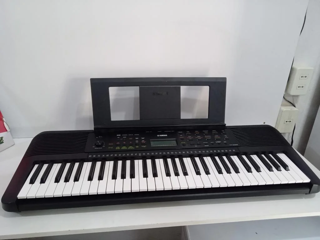 Foto 3 de Organo Musical Marca Yamaha Modelo Ps-E283 Usado En Buen Estado Acc Porta Libro