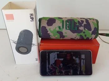 Parlante Portatil Marca Jbl Modelo Flip 6 Usado En Buen Estado Con En Caja Acc UsbBtTf