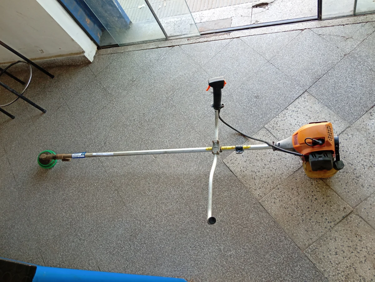 Foto 2 de Desmalezadora Marca Husqvarna Modelo 553rs Usado En Buen Estado Original No Acc No Tiene