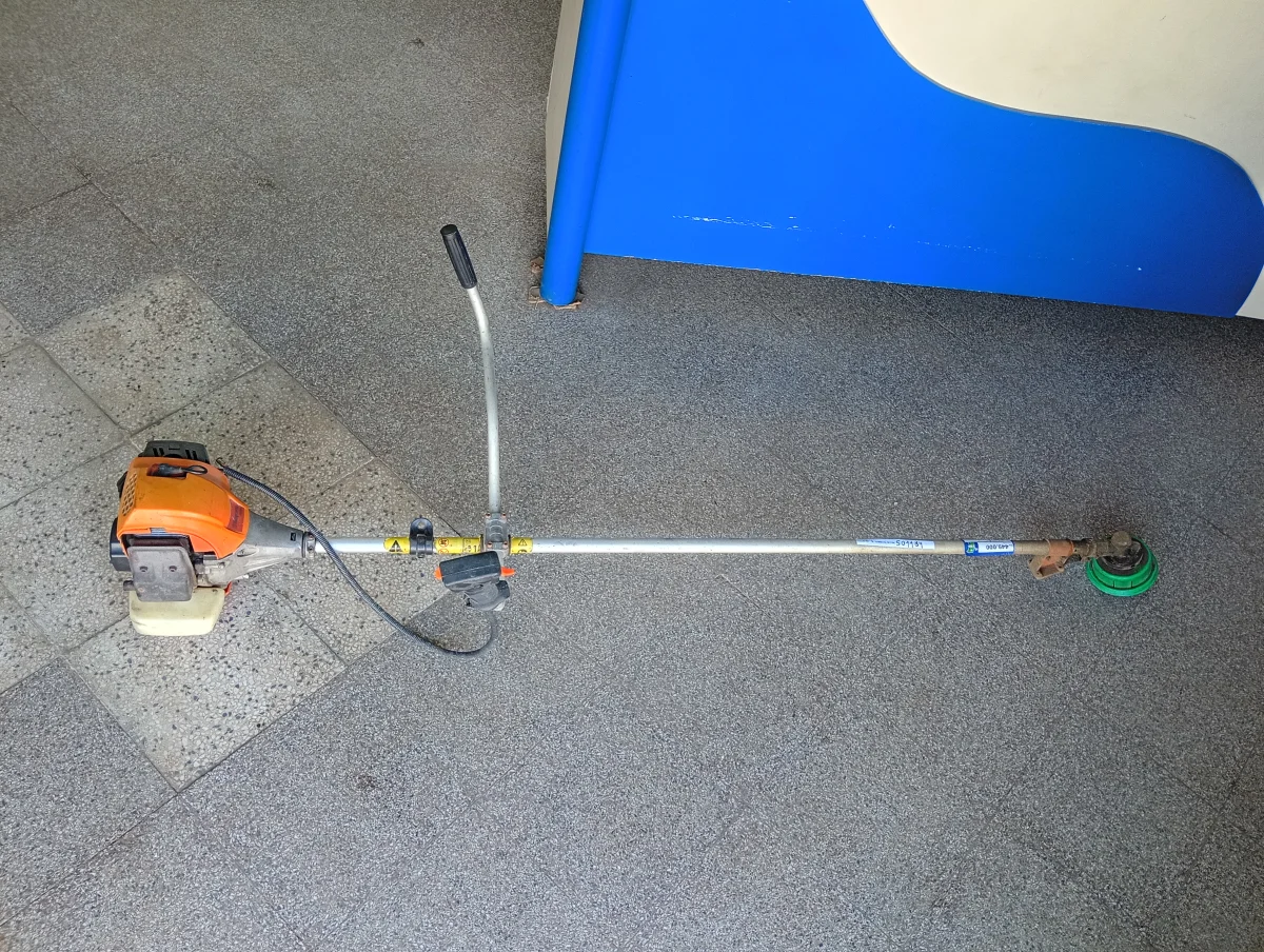 Foto 3 de Desmalezadora Marca Husqvarna Modelo 553rs Usado En Buen Estado Original No Acc No Tiene