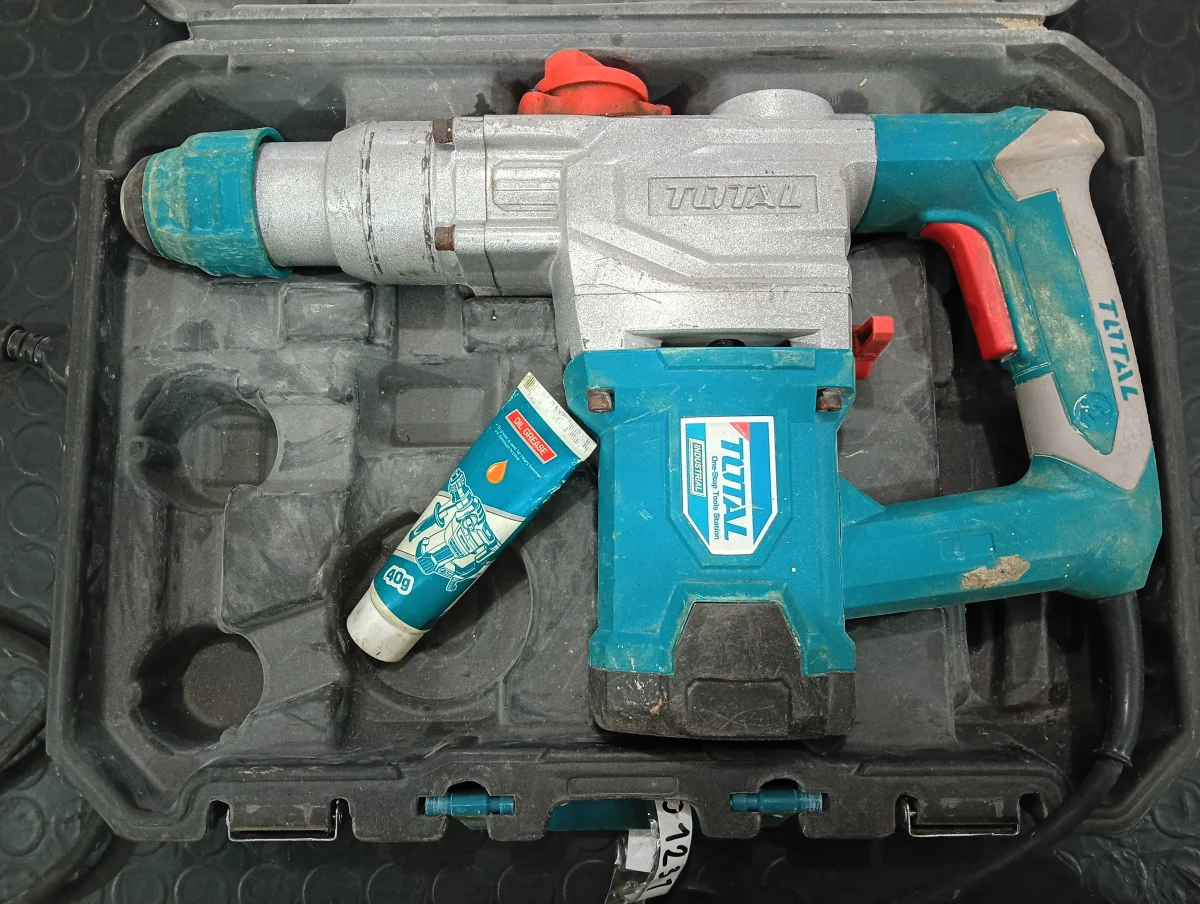 Foto 2 de Taladro Marca Total Modelo Th110286 Usado En Buen Estado Acc Llave3 Mechas