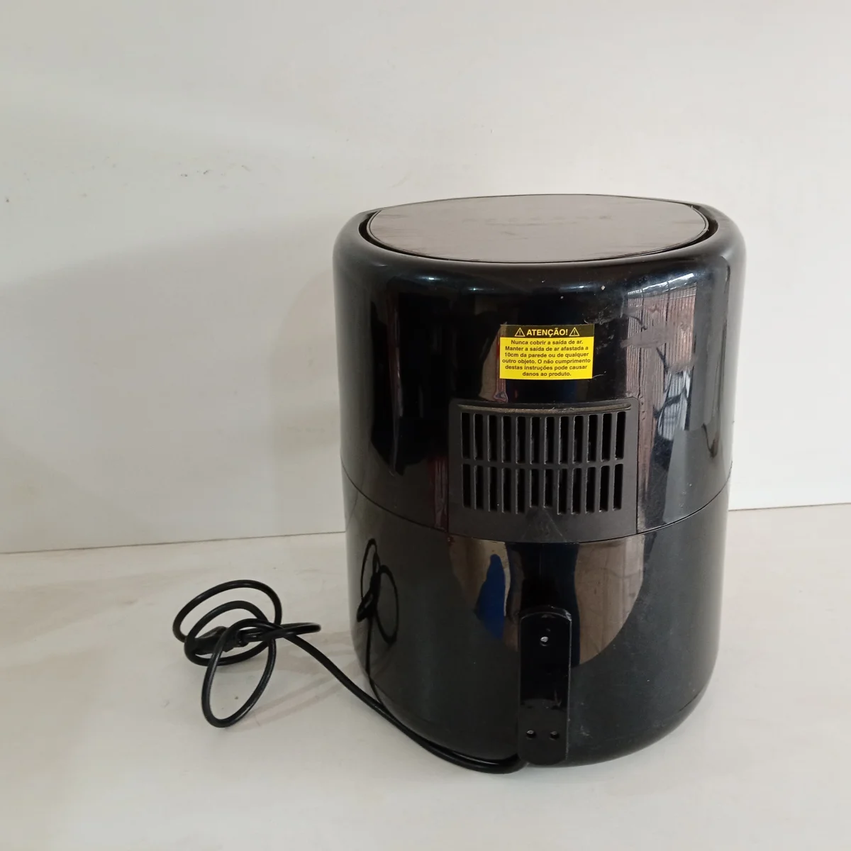 Foto 3 de Fritadora Marca Britania Modelo Air Fry Bfr46pi Usado Con Desgaste Acc Cab. Cte.