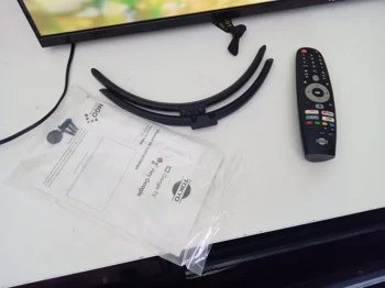 Foto 2 de Televisor Led Smart De 43 '' Marca Tokyo Modelo Tvtokff43g5 Con Control Usado En Buen Estado Acc PatitasManual