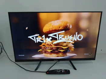 Foto 3 de Televisor Led Smart De 32 '' Marca Tokyo Modelo Tvtokhf32gtv Con Control Usado En Buen Estado Acc Par De Patitas