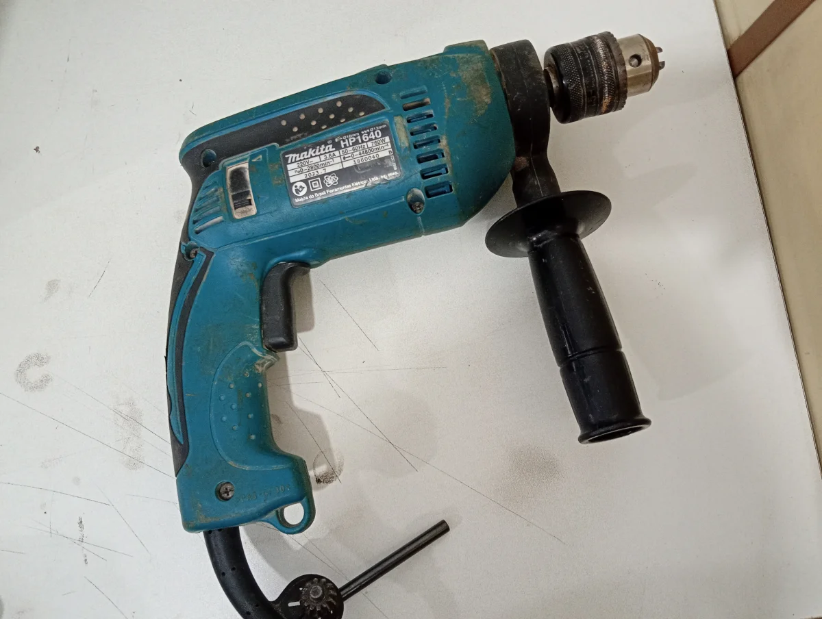 Foto 2 de Taladro Marca Makitta Modelo Hp1640 Usado En Buen Estado Acc Llave Manija