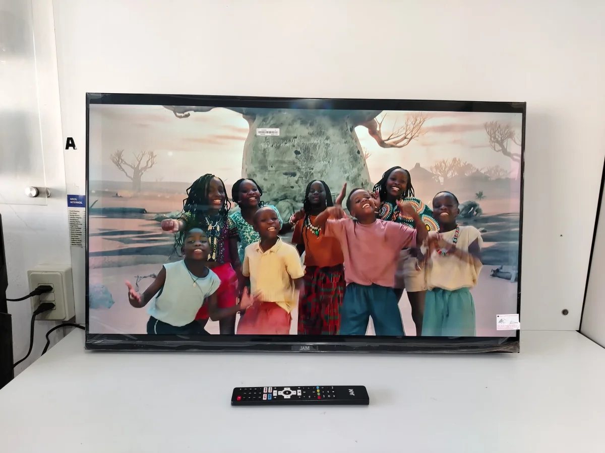 Foto 2 de Televisor Led Smart De 43 '' Marca Jam Modelo Ultrasgtm-43gfs Con Control Usado En Buen Estado Acc Cable Cte