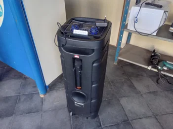 Foto 2 de Caja De Sonido Amplificada Marca Kolke Modelo Kpb632 Con Control Usado En Buen Estado Acc Mcrofono