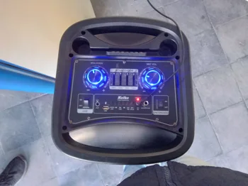 Foto 3 de Caja De Sonido Amplificada Marca Kolke Modelo Kpb632 Con Control Usado En Buen Estado Acc Mcrofono