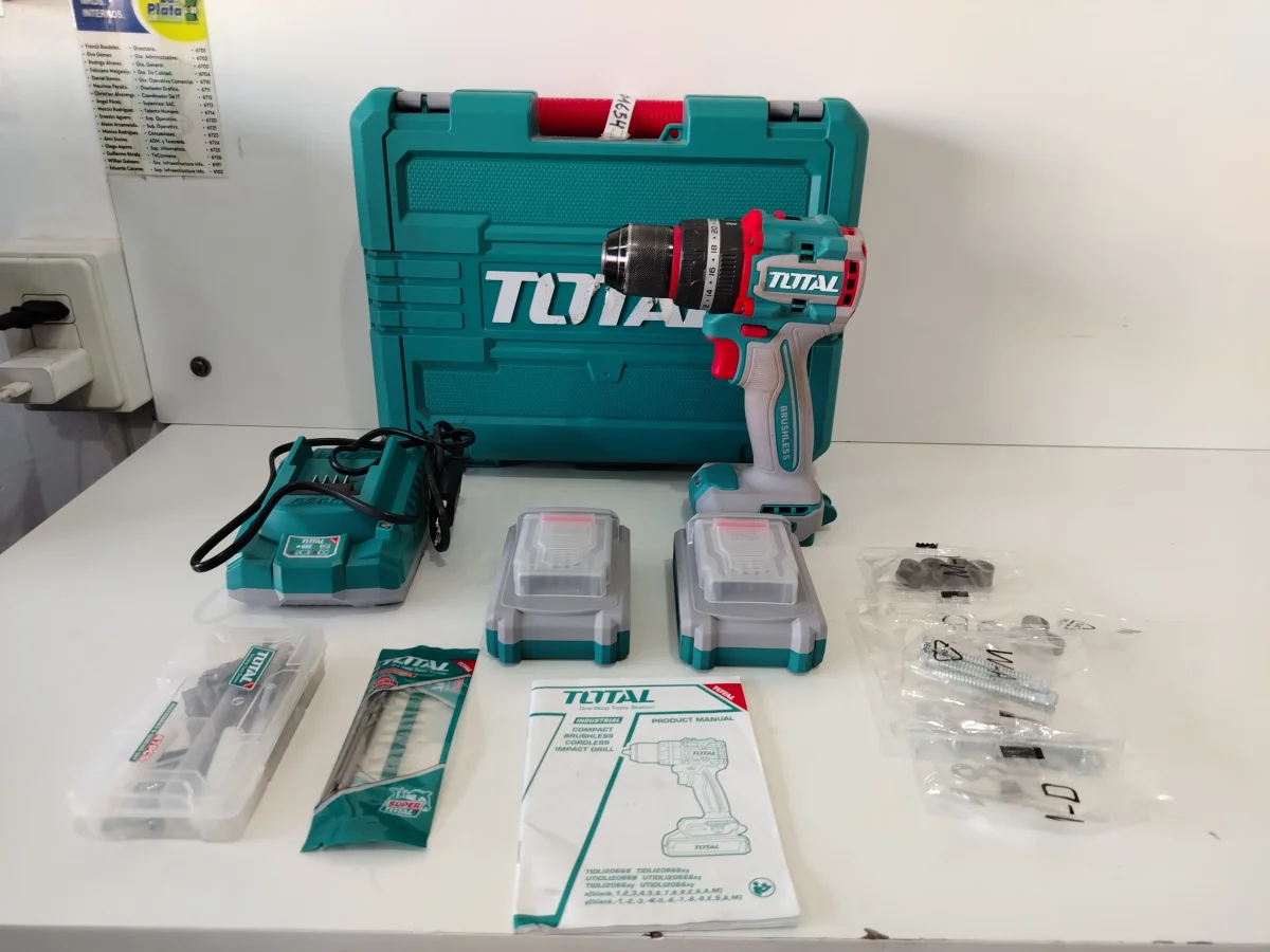 Taladro Marca Total Modelo Tidl20668 Acc 2 Baterías De 20v8 Mechas6 Puntas C/ AdaptadorJuego De Tornillos Y TarugosEstuche Para TornillosCargador ManualEstuche Rigido Verde