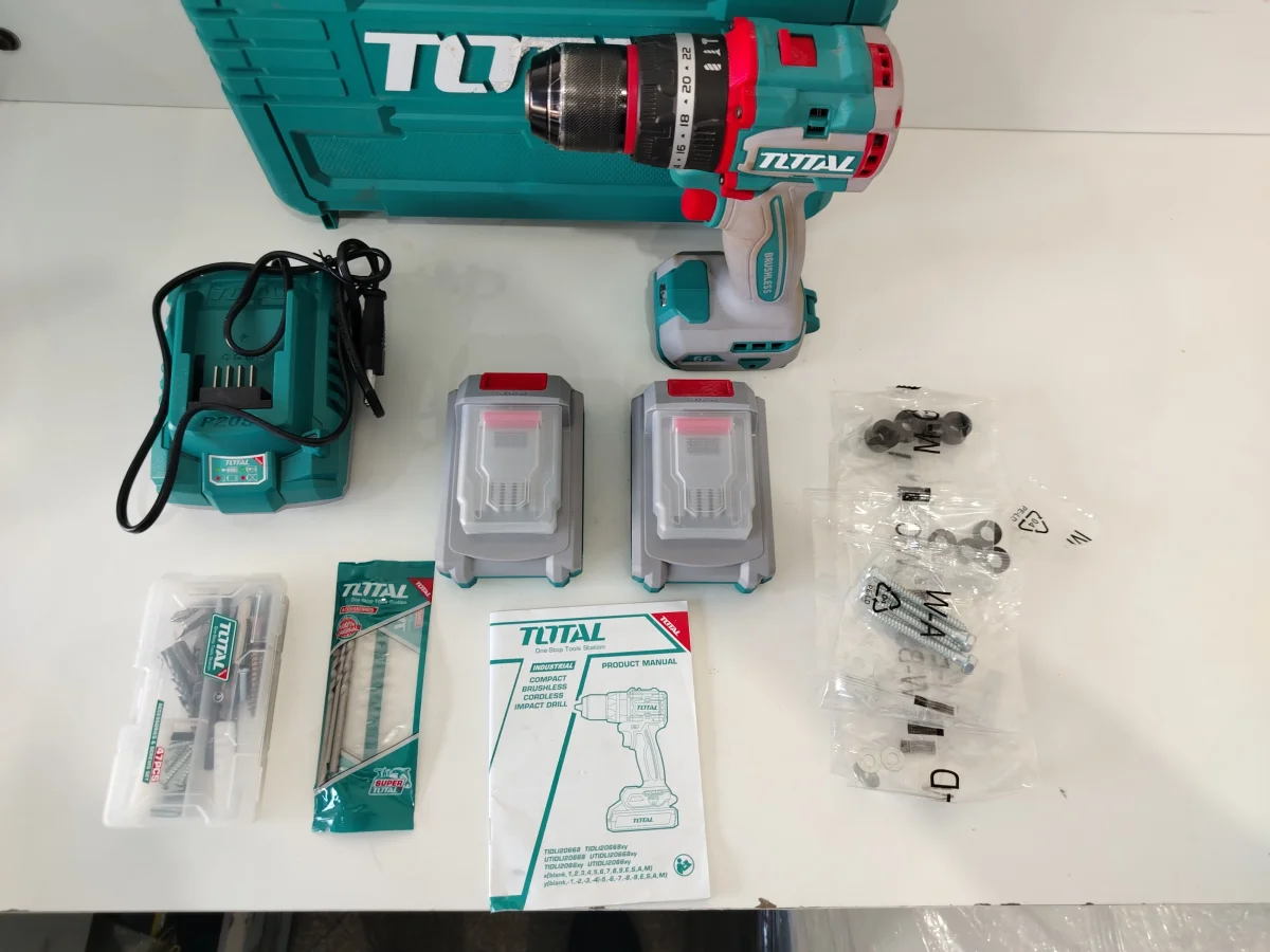 Foto 2 de Taladro Marca Total Modelo Tidl20668 Acc 2 Baterías De 20v8 Mechas6 Puntas C/ AdaptadorJuego De Tornillos Y TarugosEstuche Para TornillosCargador ManualEstuche Rigido Verde