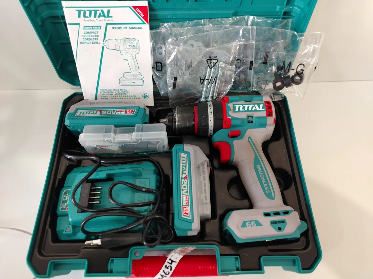 Foto 3 de Taladro Marca Total Modelo Tidl20668 Acc 2 Baterías De 20v8 Mechas6 Puntas C/ AdaptadorJuego De Tornillos Y TarugosEstuche Para TornillosCargador ManualEstuche Rigido Verde