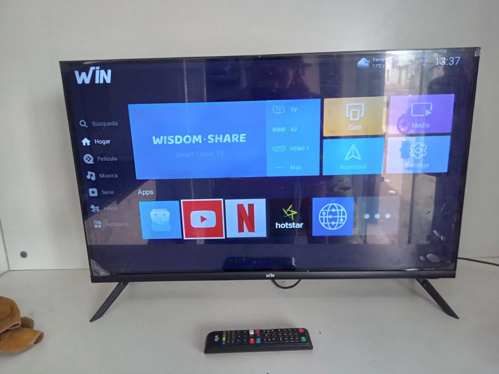 Foto 2 de Televisor Led Smart De 32 '' Marca Win Modelo Win32fs Con Control Usado En Buen Estado Acc Par De Patitas De Pedestal