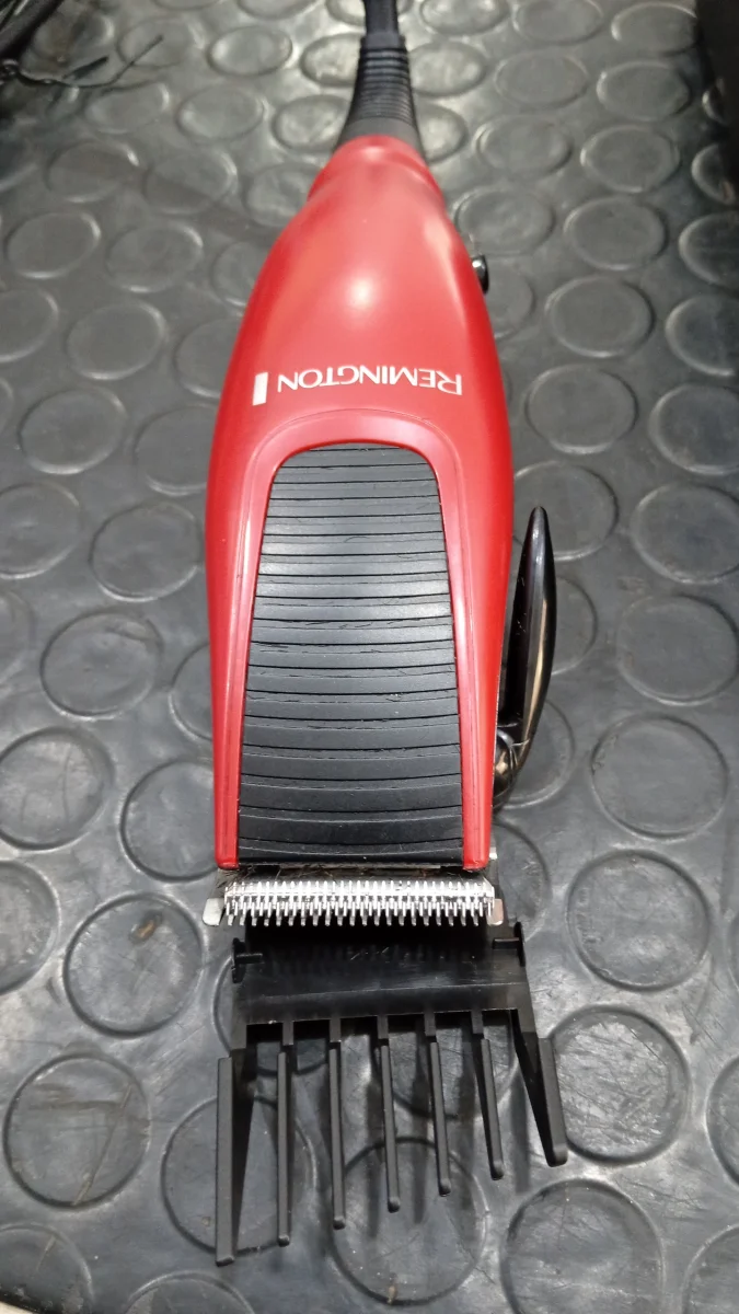 Foto 3 de Maquina De Cortar Cabello Marca Remington Modelo Rg043a Usado En Buen Estado Acc 8 Accesorios