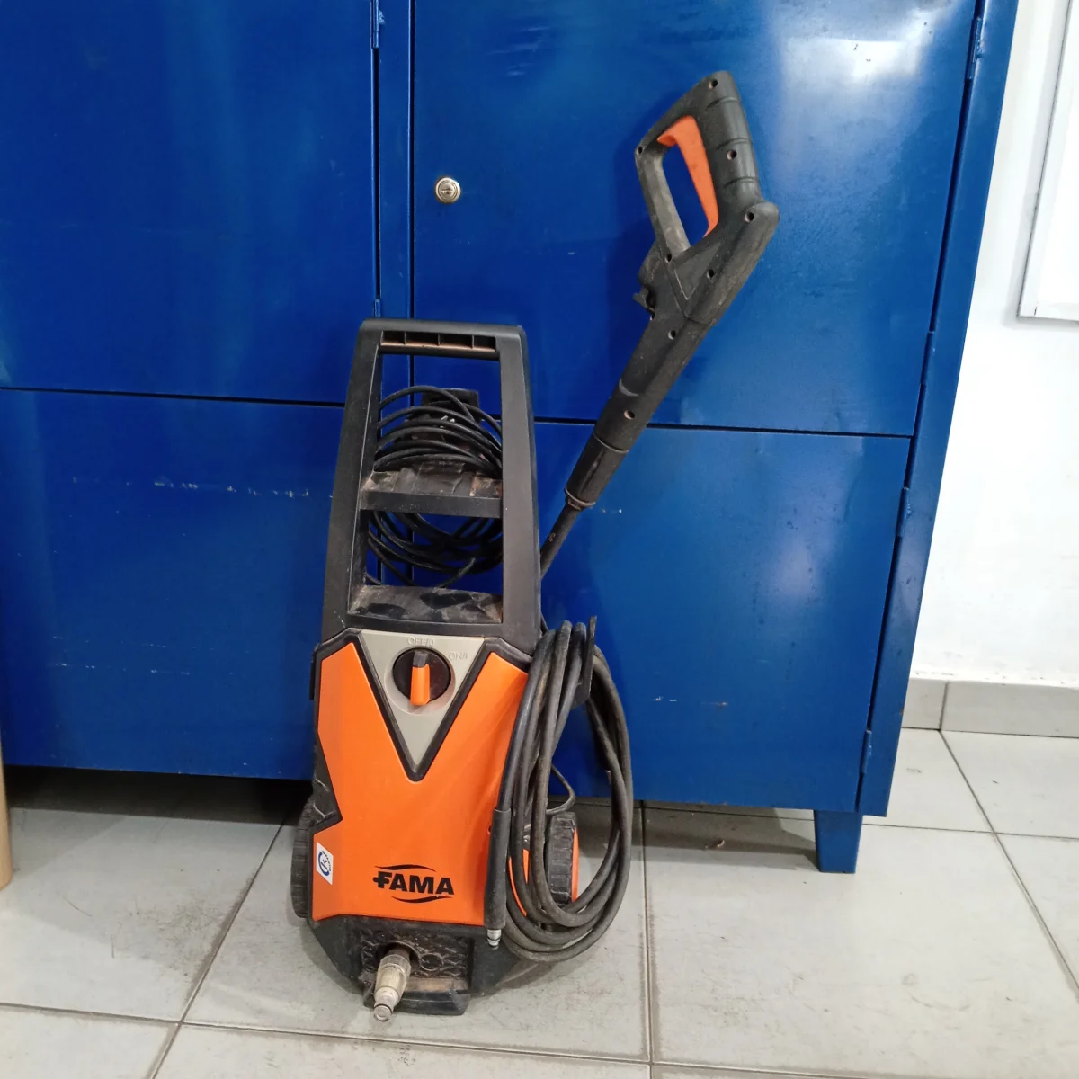 Foto 3 de Hidro Lavadora Marca Fama Modelo Hf -100 Usado En Buen Estado Acc Manguera Y Pistola Regulable Rueda De Transporte