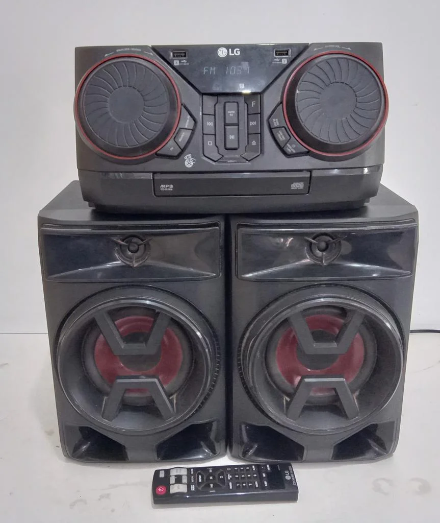 Equipo De Sonido Marca Lg Con Control Modelo Ck43 Usado En Buen Estado Acc Con Dos ParlantesAntena Fm