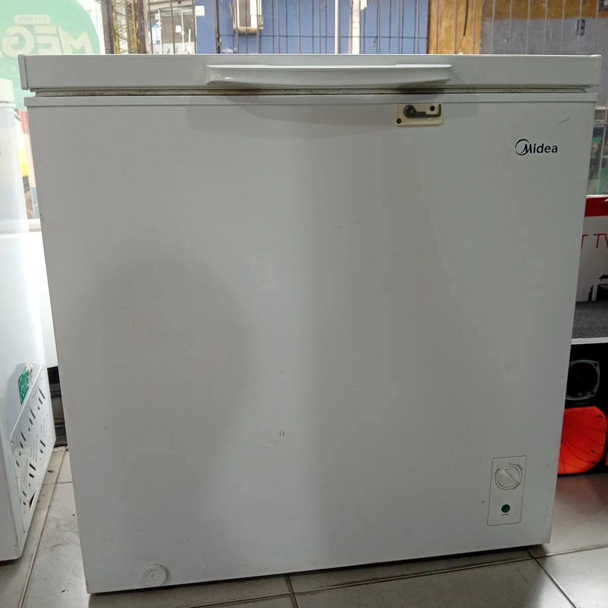 Foto 3 de Congeladora / Frezzer Marca Midea Litros 200 Modelo Mdrc280fzg01 Usado En Buen Estado Acc Luz Interna 1 Canasta