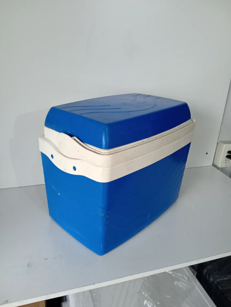 Foto 2 de Conservadora Marca Gmplast Modelo No Tiene Usado En Buen Estado Acc Tapa De Color Azul