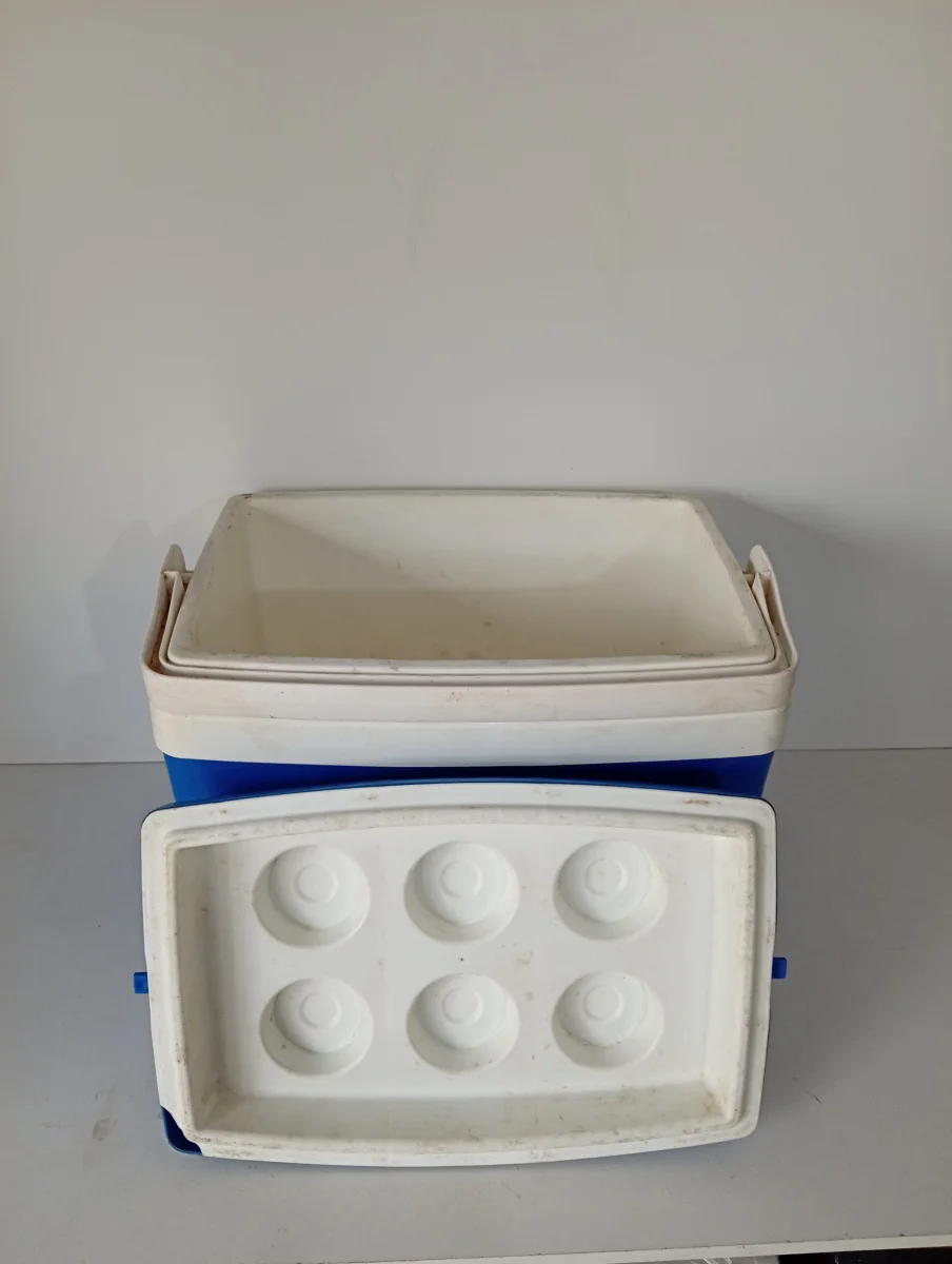 Foto 3 de Conservadora Marca Gmplast Modelo No Tiene Usado En Buen Estado Acc Tapa De Color Azul