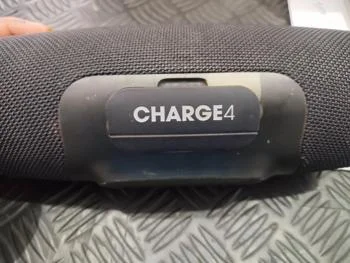 Foto 2 de Parlante Portatil Marca Jbl Modelo Charge 4 Acc Sin CargadorSin CajaBtUsbAux