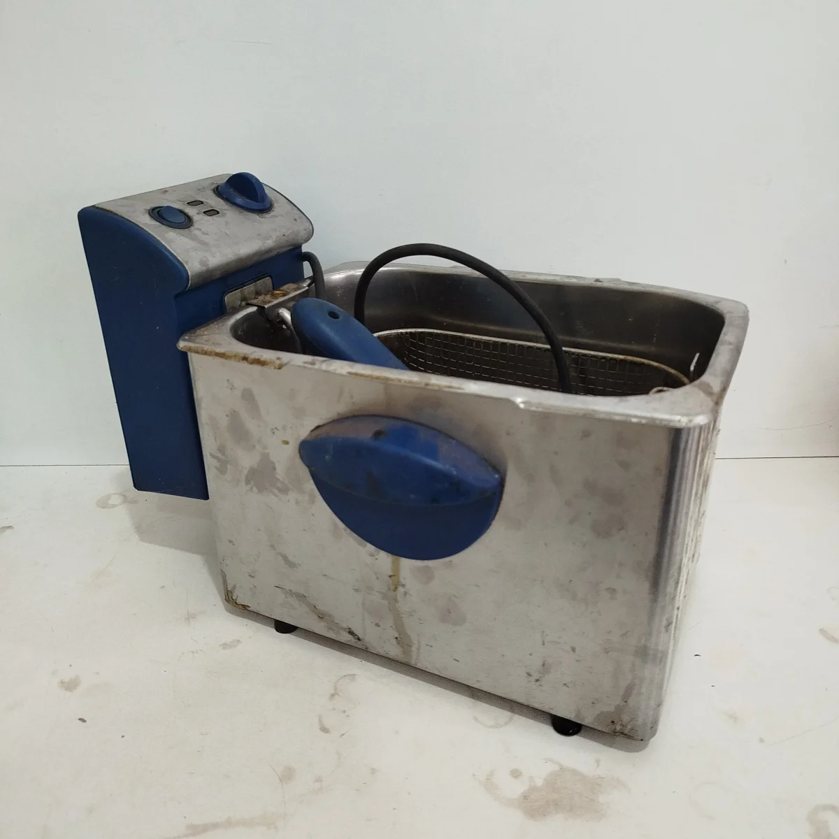 Fritadora Marca E.Solac Modelo Fg 6930 Usado Con Desgaste Acc Con Canasta