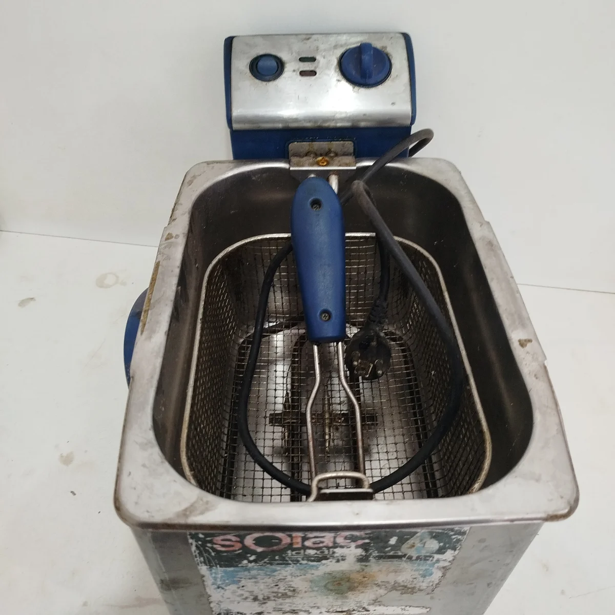 Foto 2 de Fritadora Marca E.Solac Modelo Fg 6930 Usado Con Desgaste Acc Con Canasta