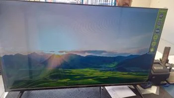 Televisor Led Smart De 43 '' Marca Xion Modelo Xi-Led43smart Con Control Usado En Buen Estado Acc 2 PilasControl