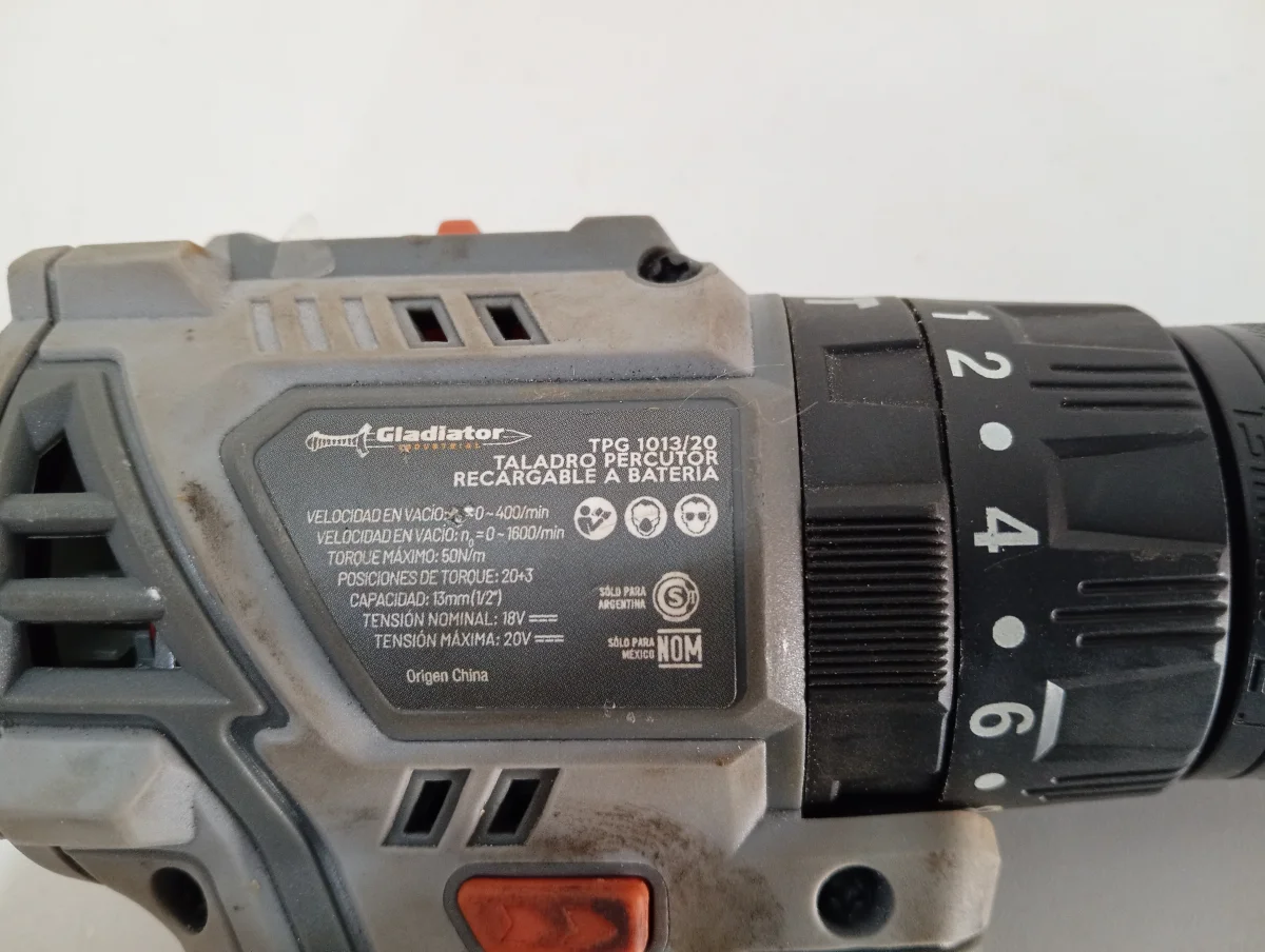 Foto 3 de Taladro Marca Gladiator Modelo Tgp 1013/20 Acc Con Batería Y Cargador