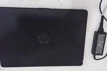 Notebook Marca Hp Modelo 14dq0526la Procesador Celeron- Memoria Ram 4 Gb Disco Duro 119 Gb Generacion 11 Acc Estuche De Tela De Color NegroCargador