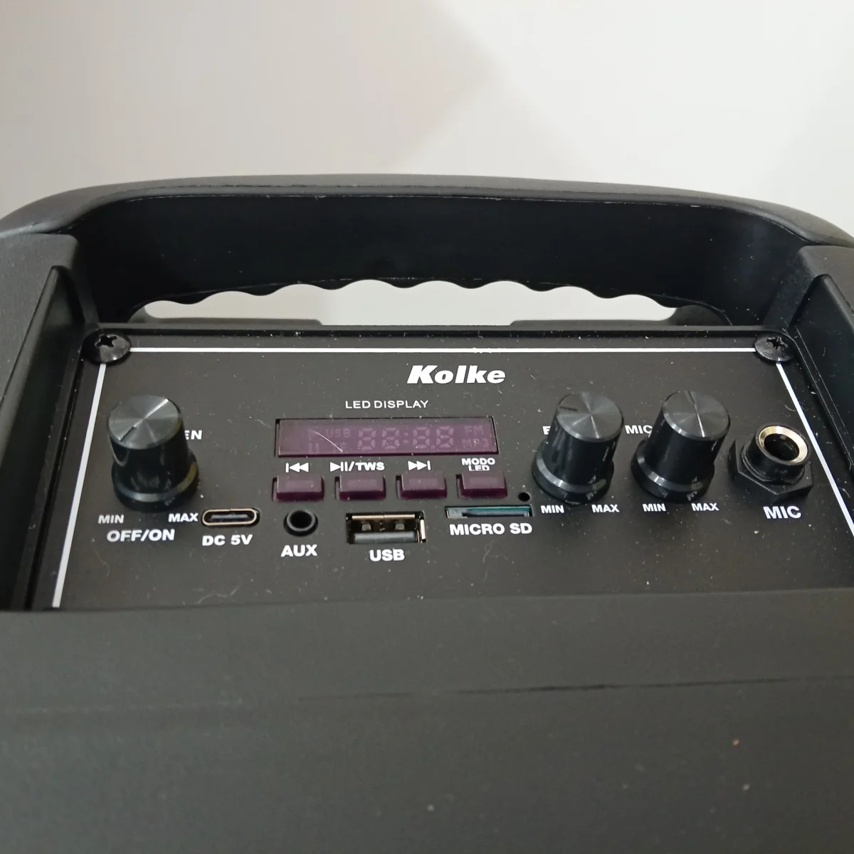 Foto 3 de Caja De Sonido Amplificada Marca Kolke De 2 Parlante Modelo Kpb-702 Con Control Nuevo Sin Uso Acc Icrofono ControlCable De Cargador Tipo C