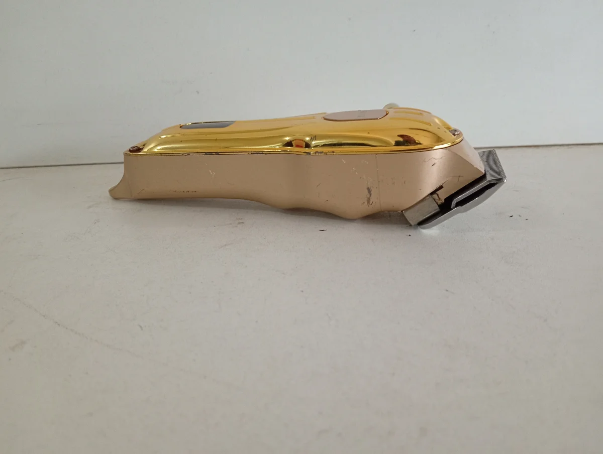Maquina De Cortar Cabello Marca Waer Modelo Wa-018 Usado Con Desgaste Acc Cab. Usb Negro Con Conexion Power Para Carga