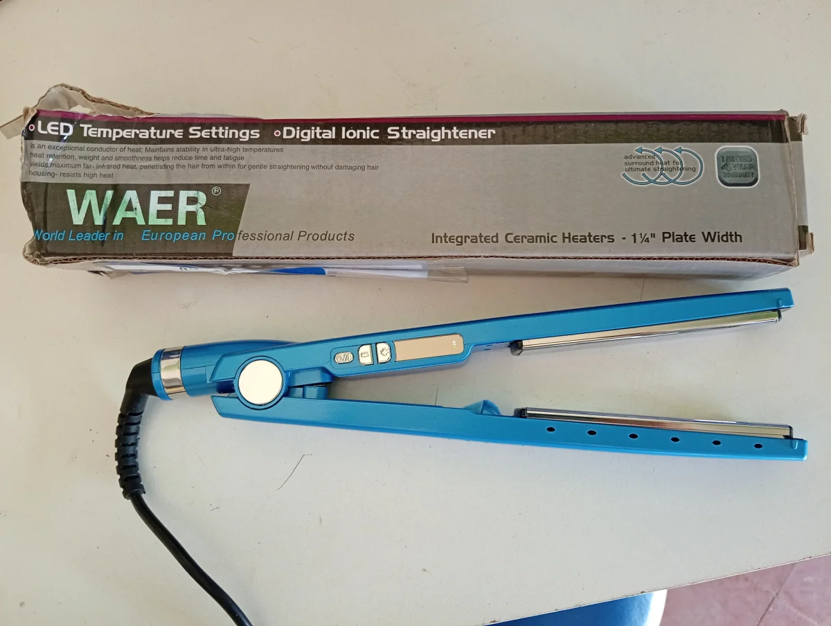 Planchita Para Cabello Marca Waer. Modelo S/M Usado En Buen Estado Acc No Tiene