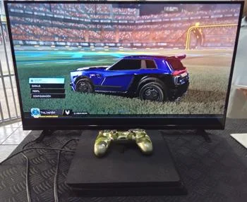 Foto 2 de Juego Electronico Ps4 Marca Sony Modelo Cuh-2215a Disco Duro 408 Gb Sin Control Sin Caja Usado En Buen Estado Acc Cable PowerCable HdmiJuegos Cargados