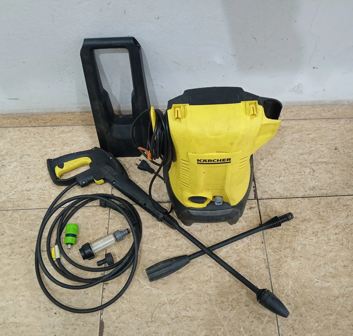 Foto 2 de Hidro Lavadora Marca Karcher Modelo K2 Dakar Usado En Buen Estado Acc AdaptadorCon 2 Picos Y Pistola