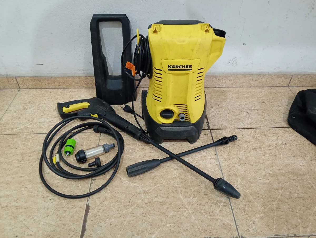 Foto 3 de Hidro Lavadora Marca Karcher Modelo K2 Dakar Usado En Buen Estado Acc AdaptadorCon 2 Picos Y Pistola