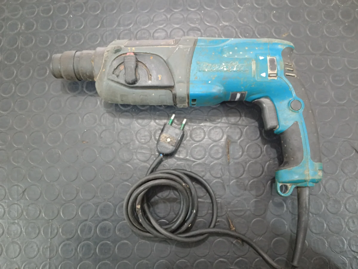 Foto 2 de Taladro Marca Makita Modelo Hr2470 Usado En Buen Estado Acc No Tiene