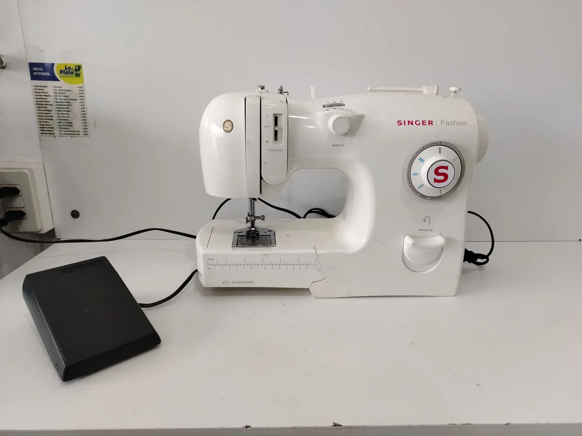 Maquina De Coser Familiar Marca Singer Modelo Fashion Usado En Buen Estado Acc 1 Aguja1 BobinaPedal C/ Cable Cte