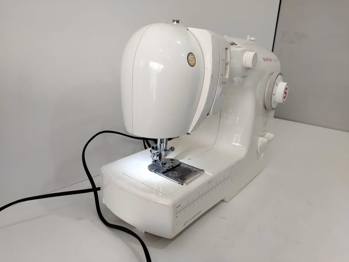 Foto 2 de Maquina De Coser Familiar Marca Singer Modelo Fashion Usado En Buen Estado Acc 1 Aguja1 BobinaPedal C/ Cable Cte