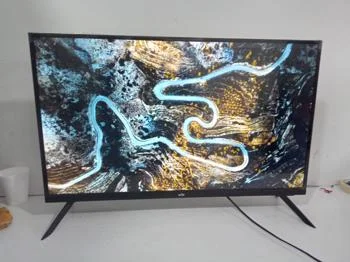 Televisor Led Smart De 32 '' Marca Win Modelo Win32fs Con Control Usado Con Desgaste Acc Dos Patitas
